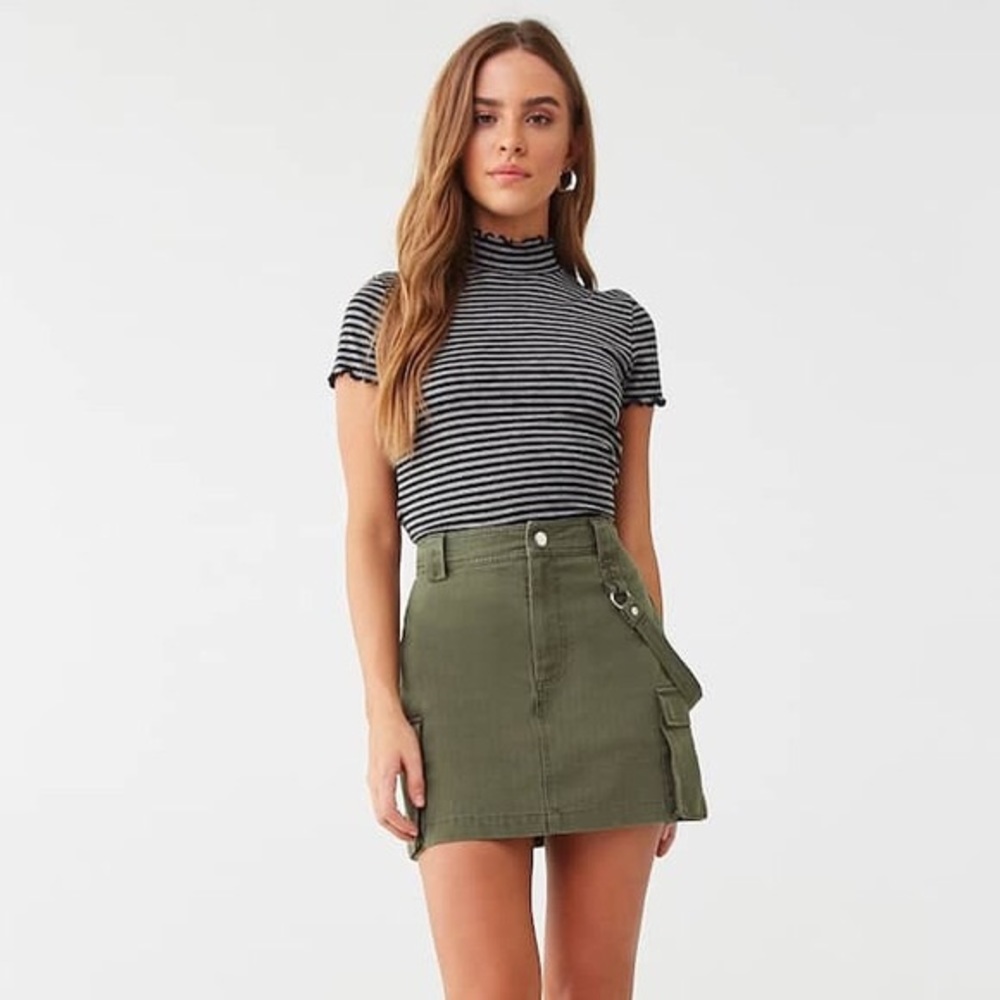Strip Ribbed Lettuce Edge Crop Top